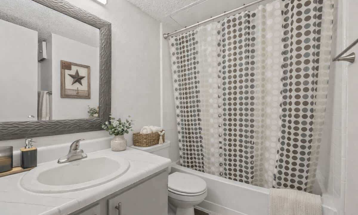 Photo of Bathroom in Central Arlington