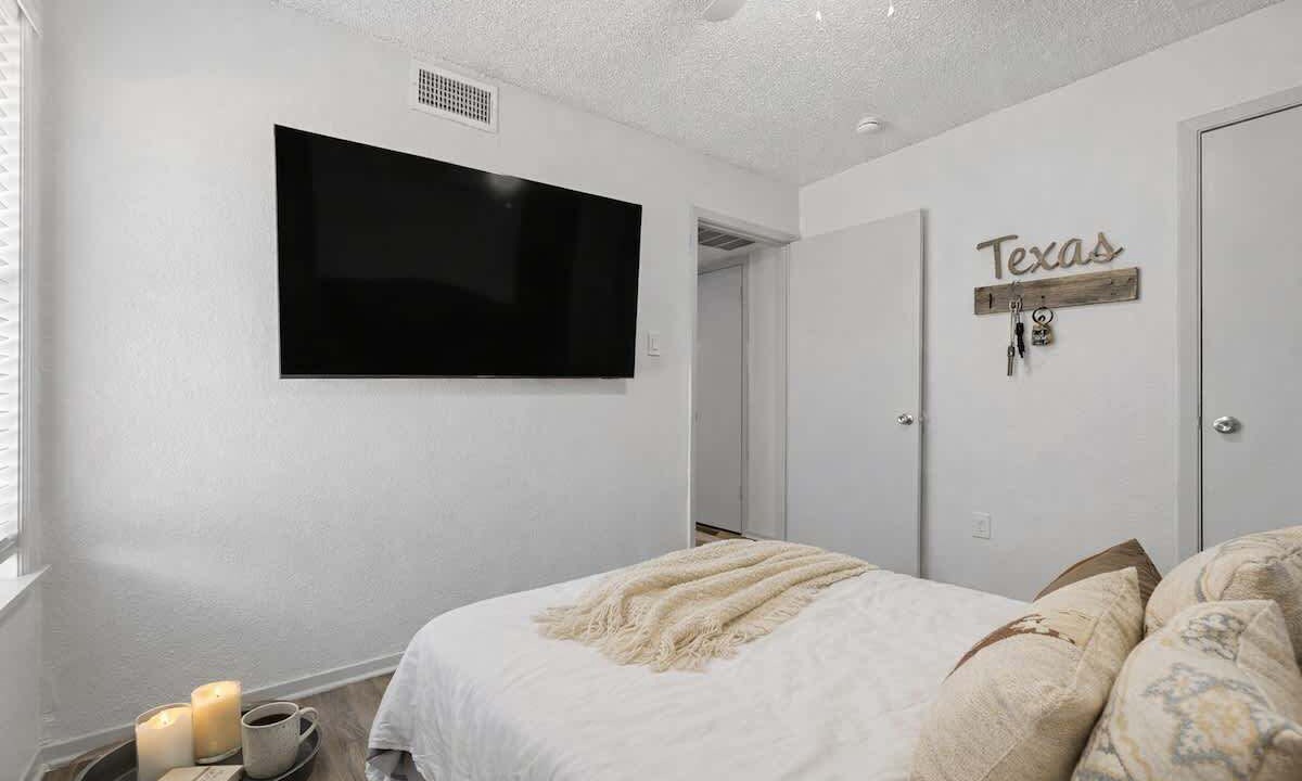 Photo of Bedroom in Central Arlington