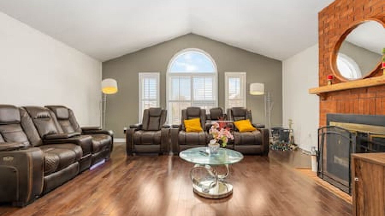 Photo of Livingroom in Pickering