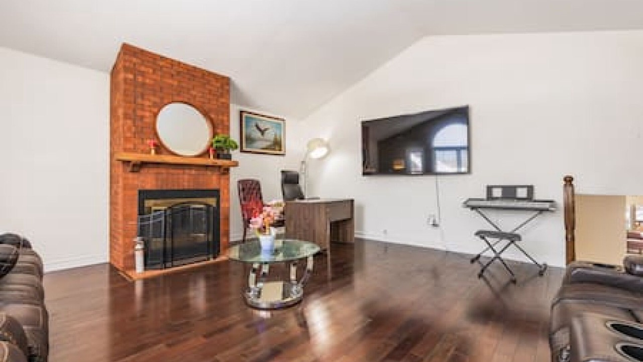 Photo of Livingroom in Pickering