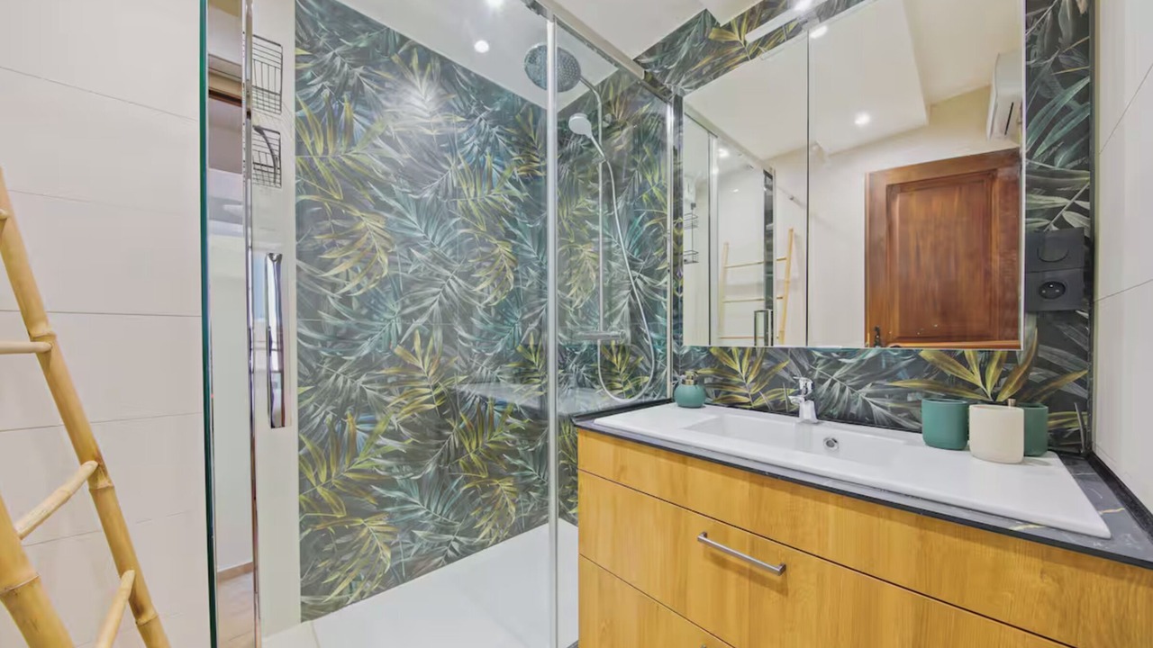 Photo of Bathroom in Hyeres City Centre