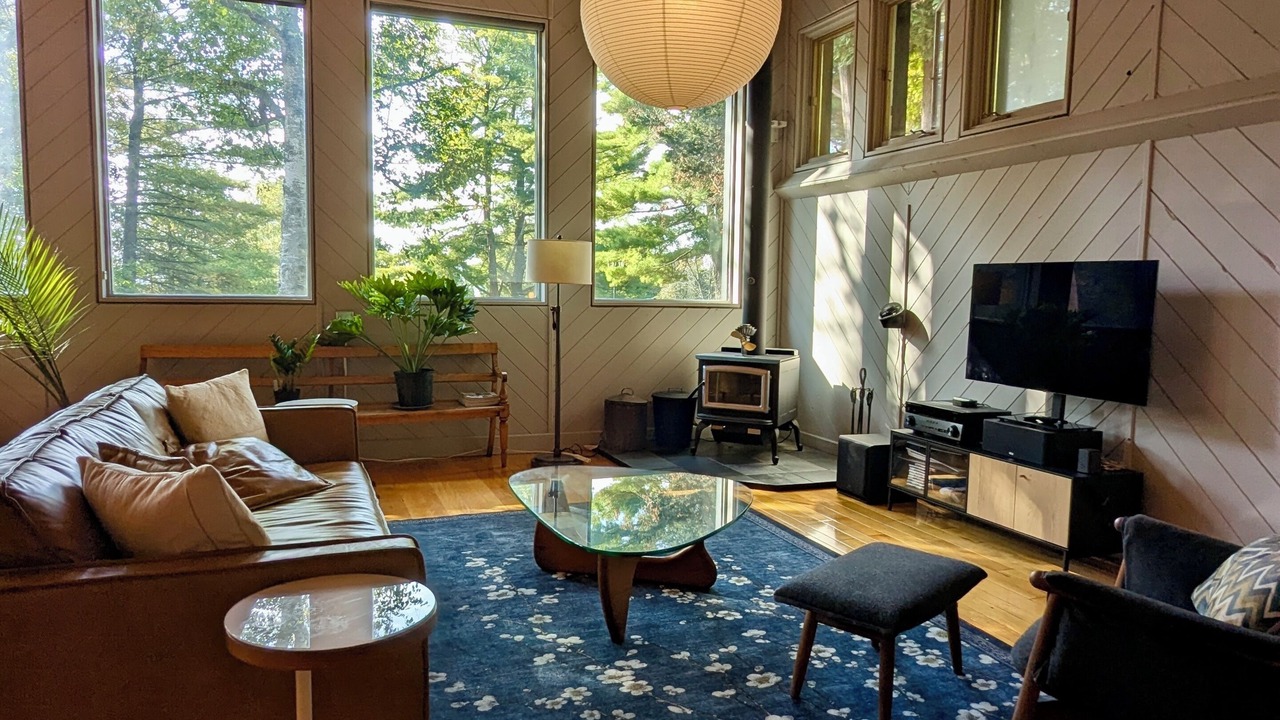Photo of Livingroom in Colborne