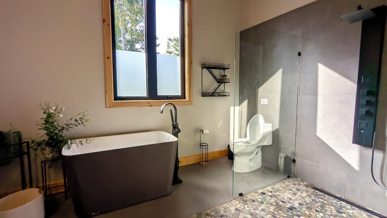 Photo of Bathroom in Colborne