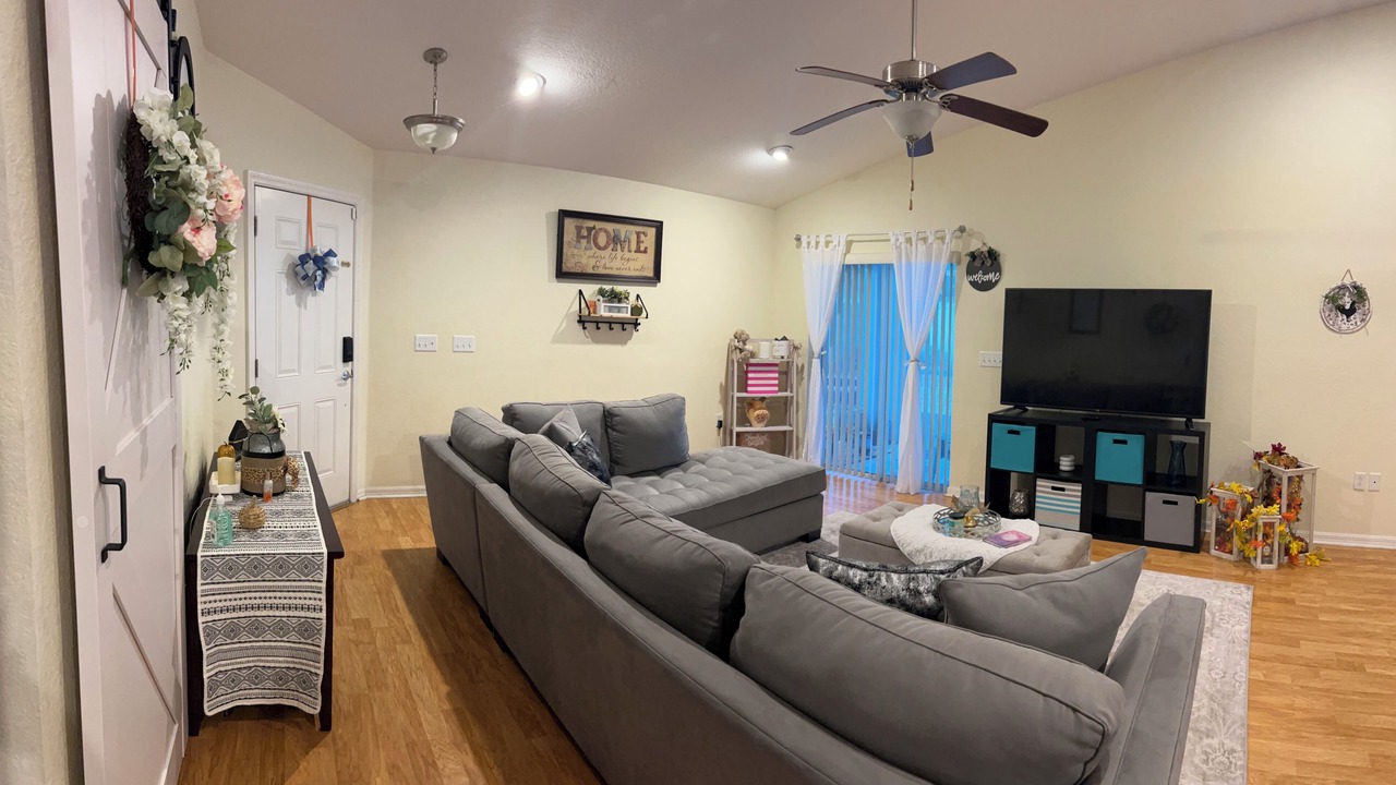 Photo of Livingroom in Winter Haven