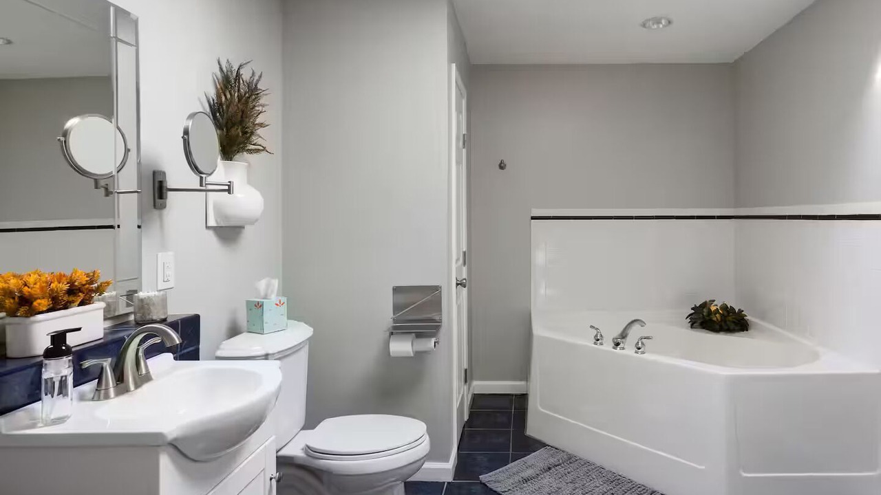 Photo of Bathroom in Royal Pines