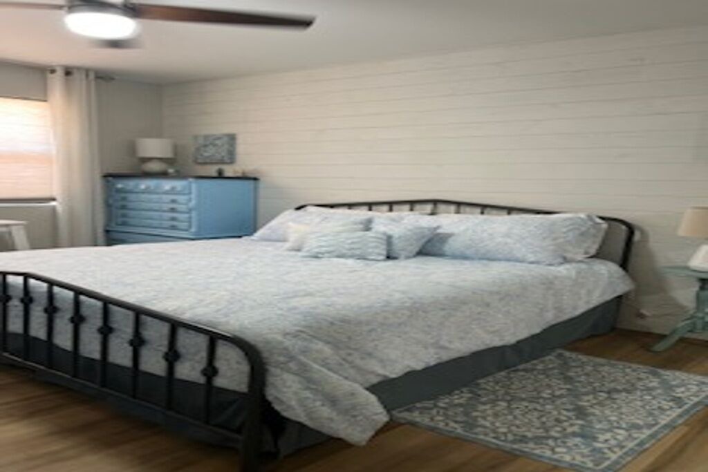 Photo of Bedroom in Lakehills