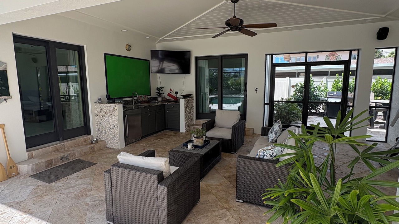 Photo of Patio Balcony in Golden Beach