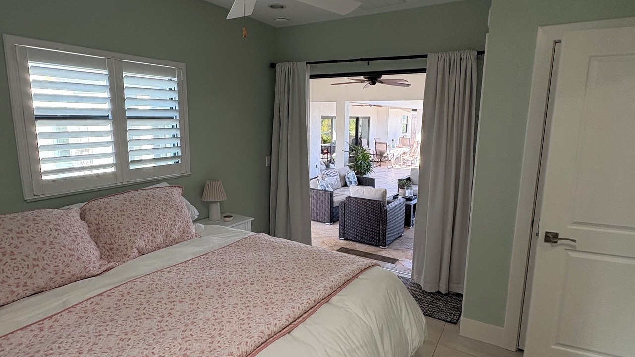 Photo of Bedroom in Golden Beach