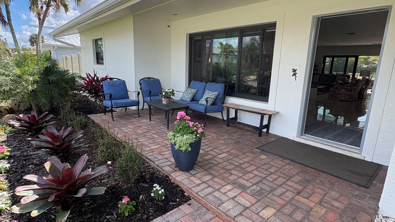Photo of Patio Balcony in Golden Beach