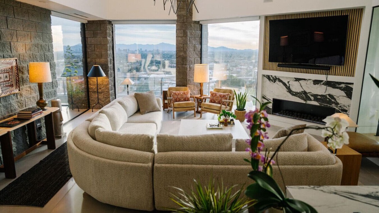 Photo of Livingroom in Camelback East