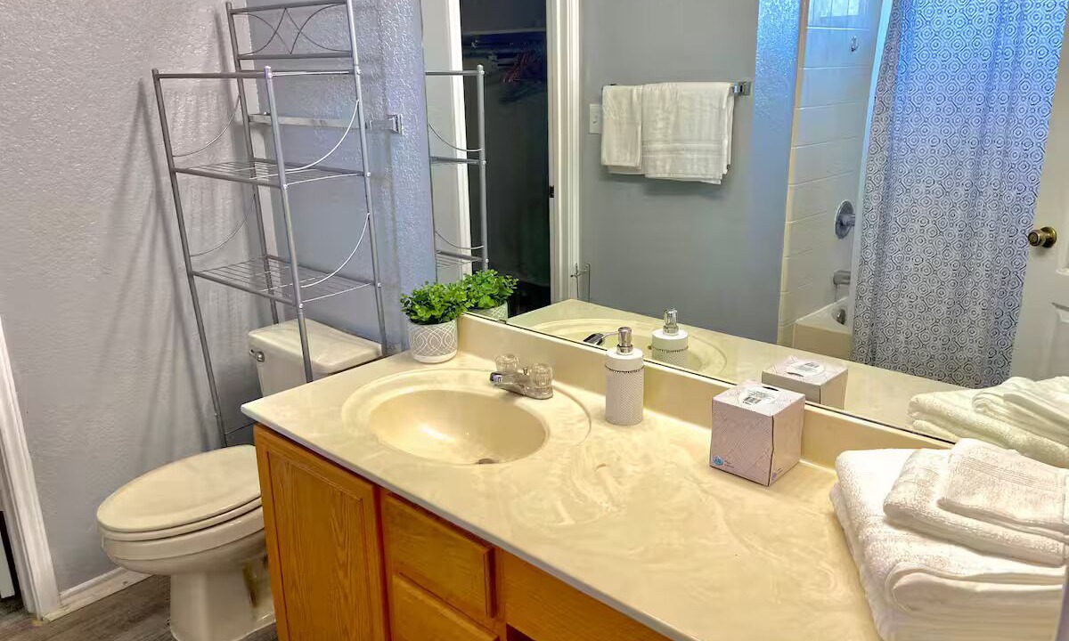 Photo of Bathroom in Maverick Creek