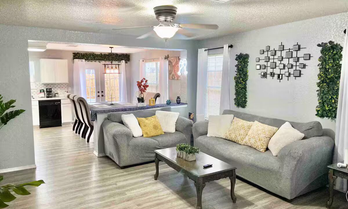 Photo of Livingroom in Maverick Creek