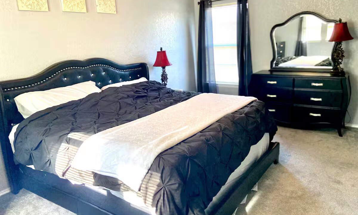 Photo of Bedroom in Maverick Creek