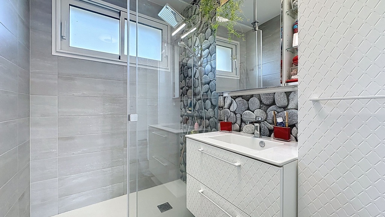 Photo of Bathroom in Les Moutiers-en-Retz