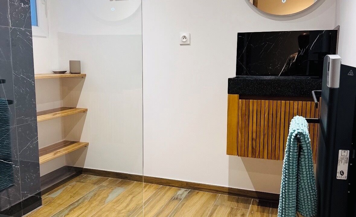Photo of Bathroom in Mouilleron-le-Captif