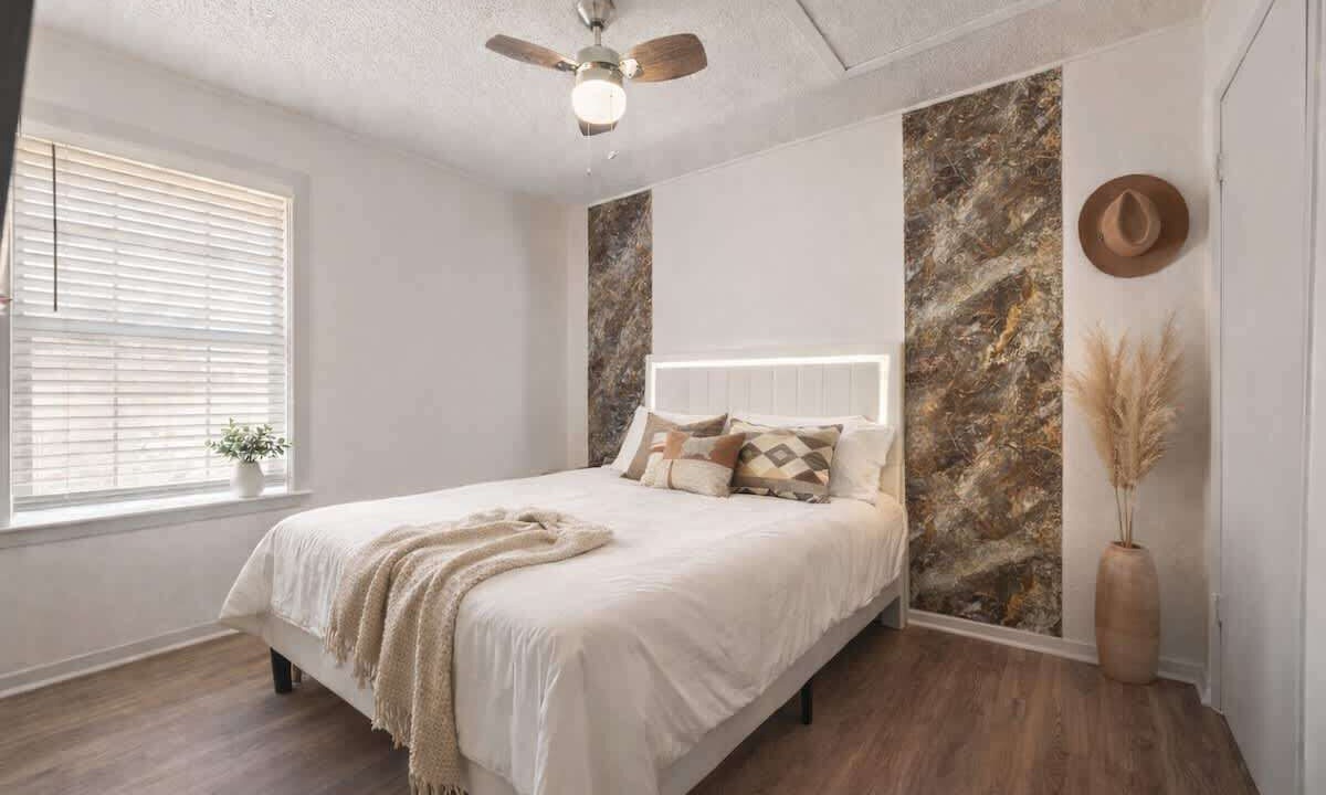 Photo of Bedroom in Central Arlington