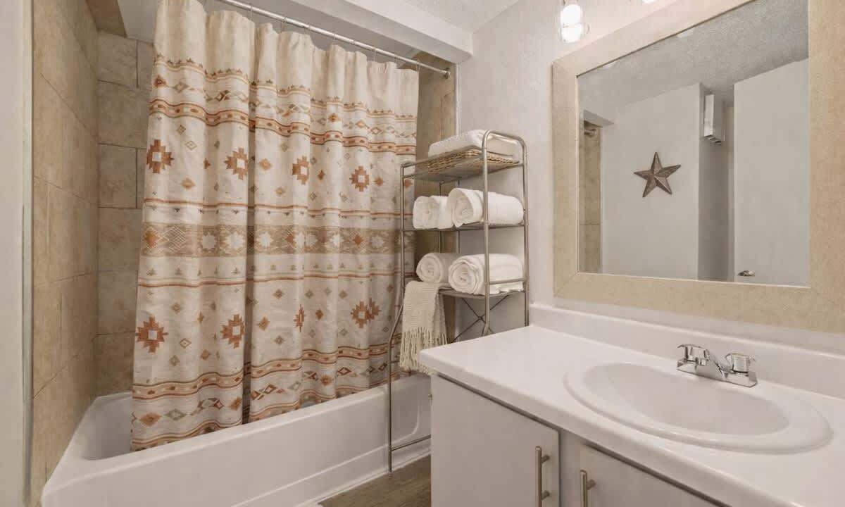 Photo of Bathroom in Central Arlington