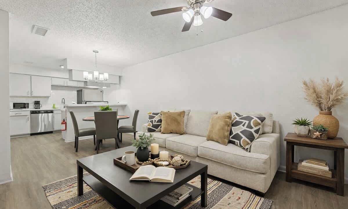 Photo of Livingroom in Central Arlington
