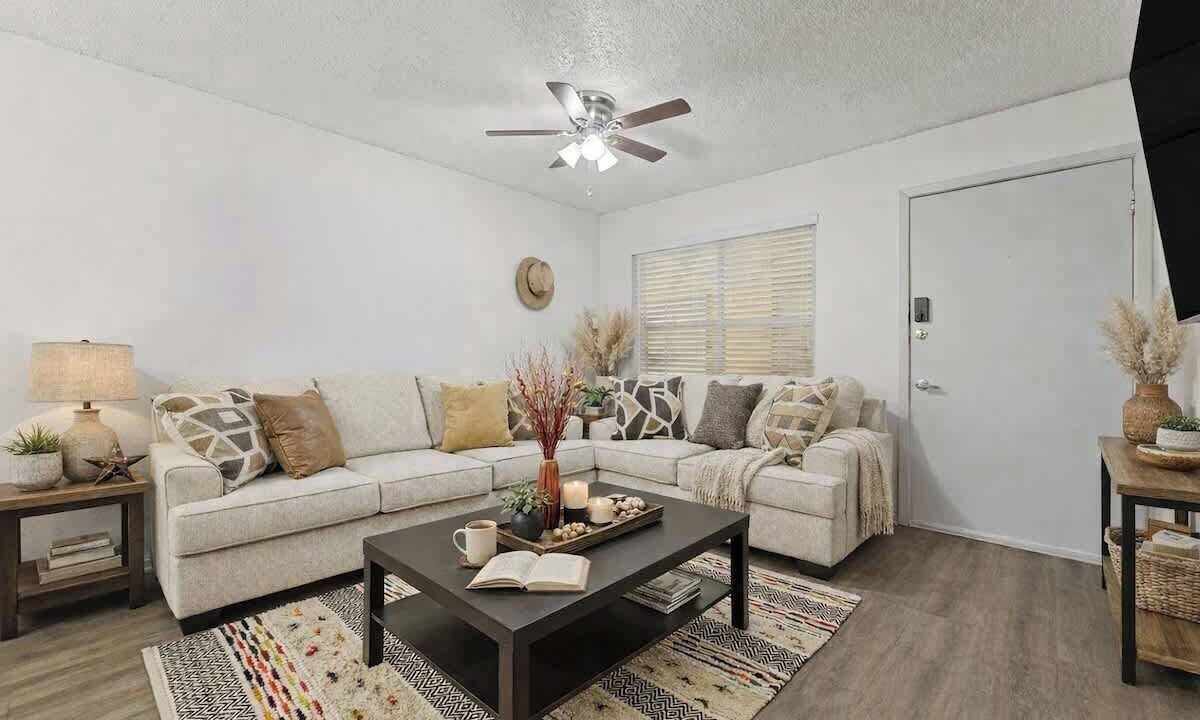 Photo of Livingroom in Central Arlington