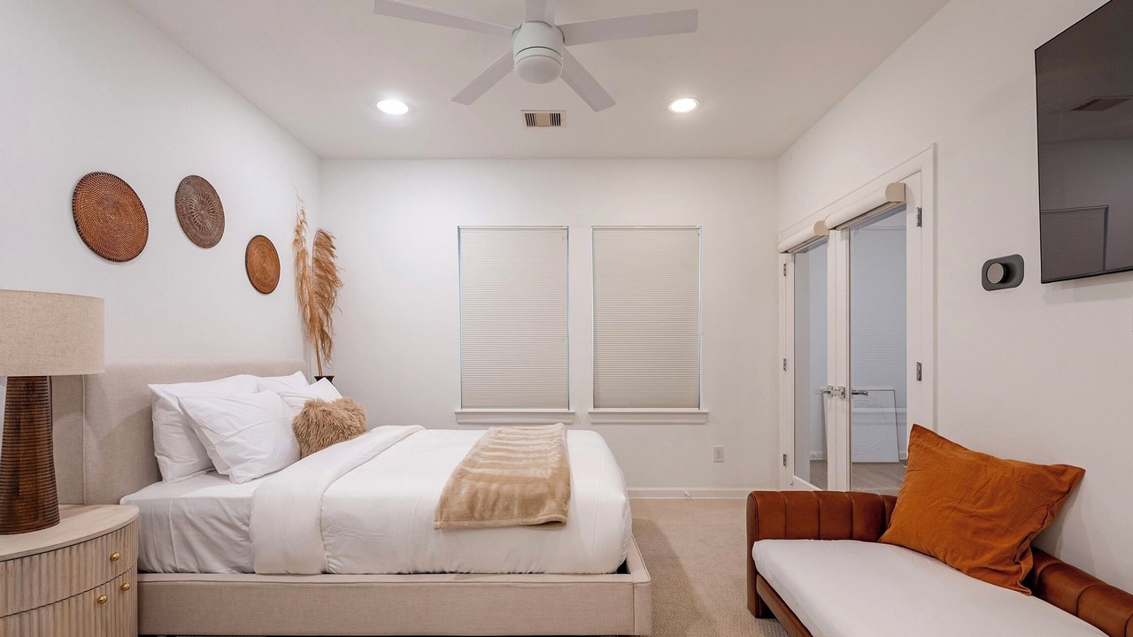 Photo of Bedroom in Neartown