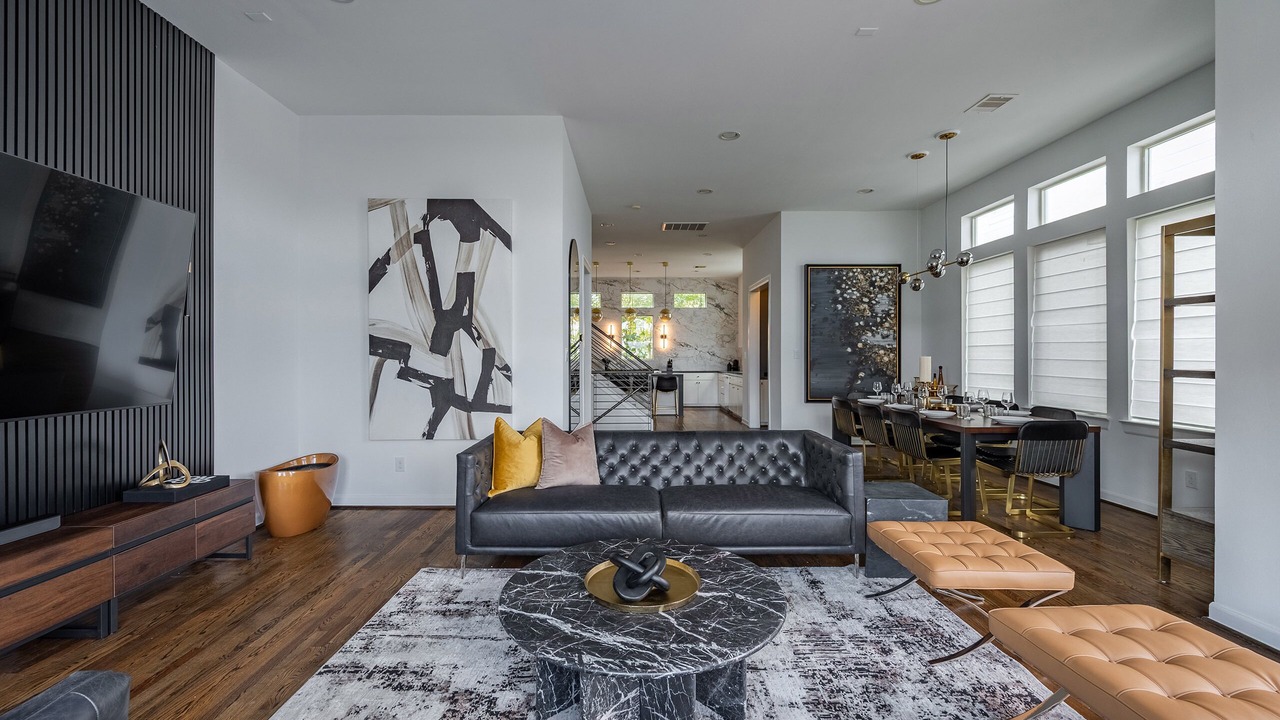 Photo of Livingroom in Neartown