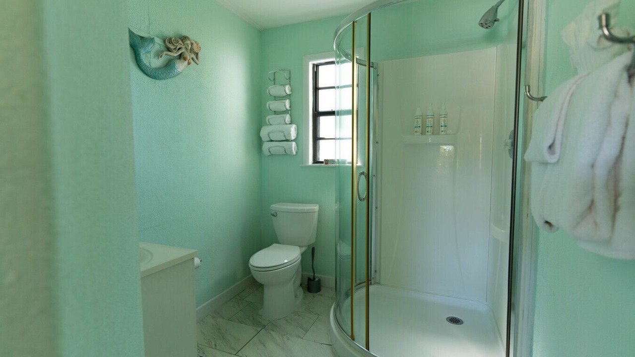 Photo of Bathroom in Largo Gardens