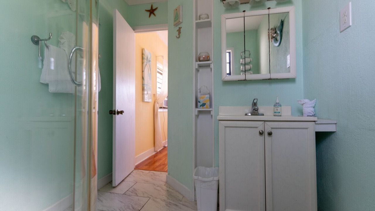 Photo of Bathroom in Largo Gardens