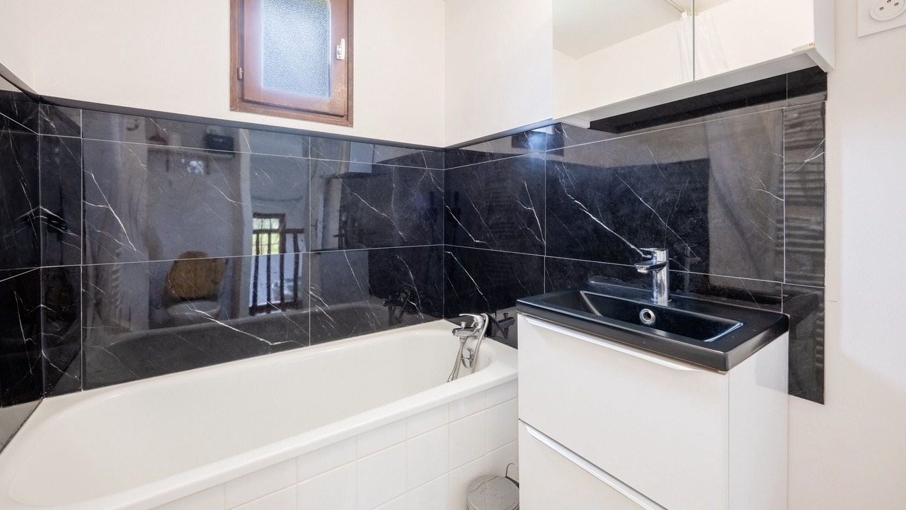Photo of Bathroom in La Cour du Moulin