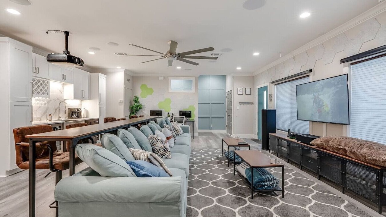 Photo of Livingroom in Five Points