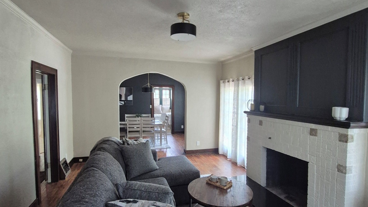 Photo of Livingroom in College Hill
