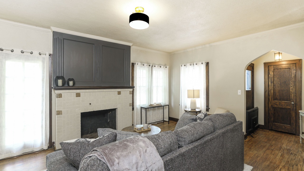 Photo of Livingroom in College Hill