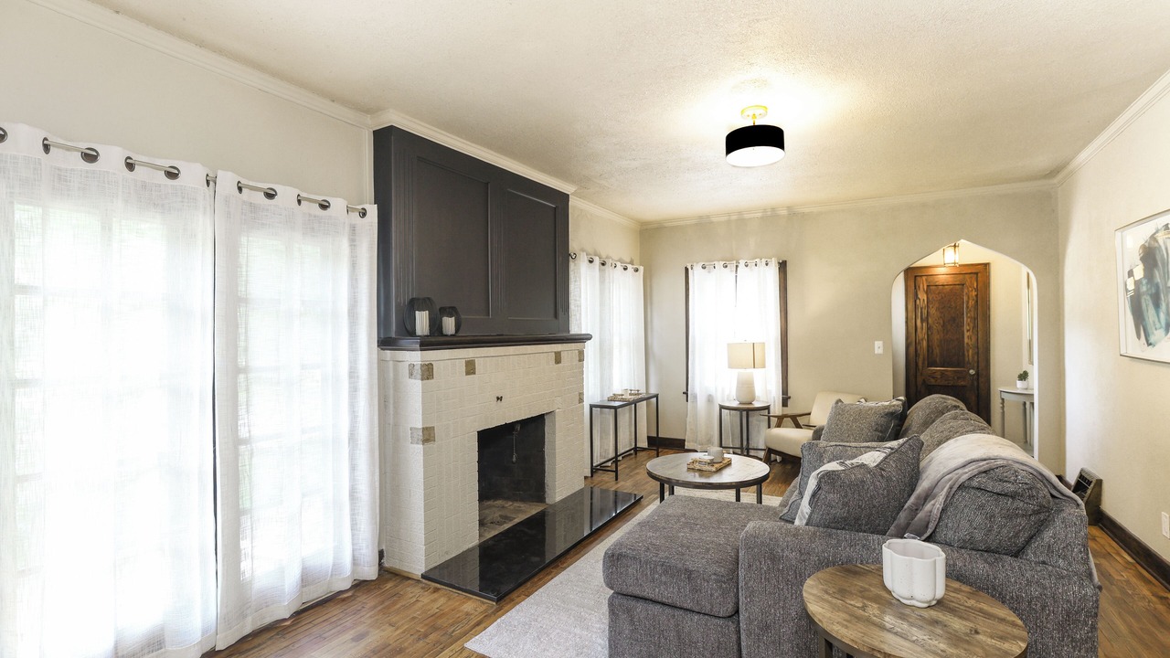 Photo of Livingroom in College Hill