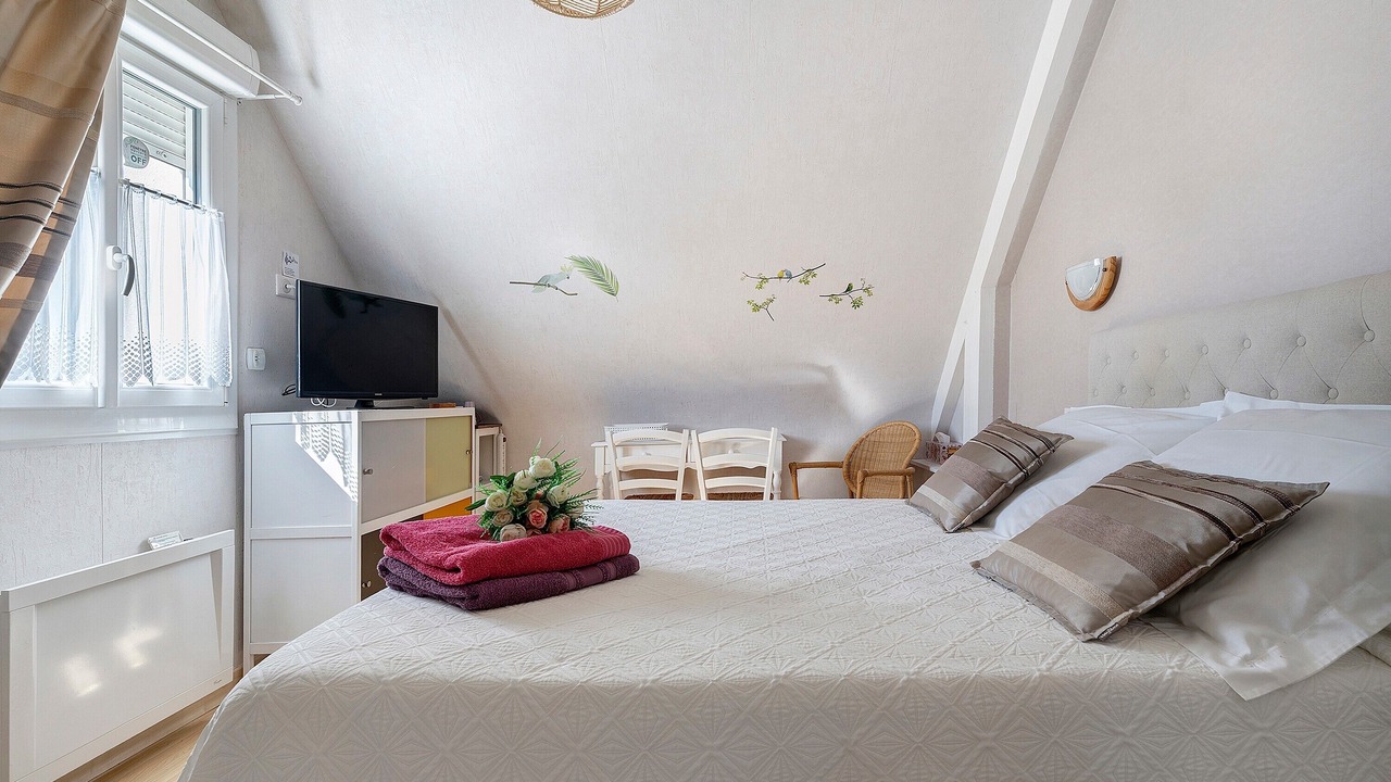 Photo of Bedroom in Saint-Meloir-des-Ondes