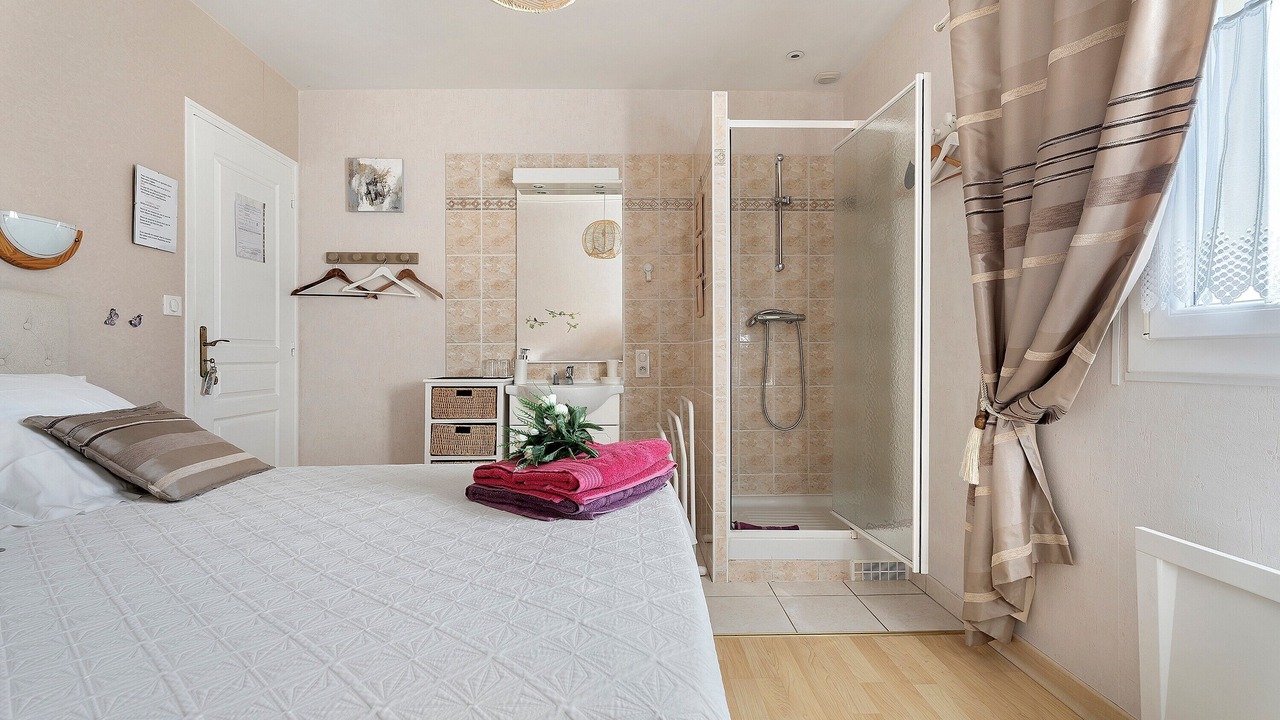Photo of Bedroom in Saint-Meloir-des-Ondes