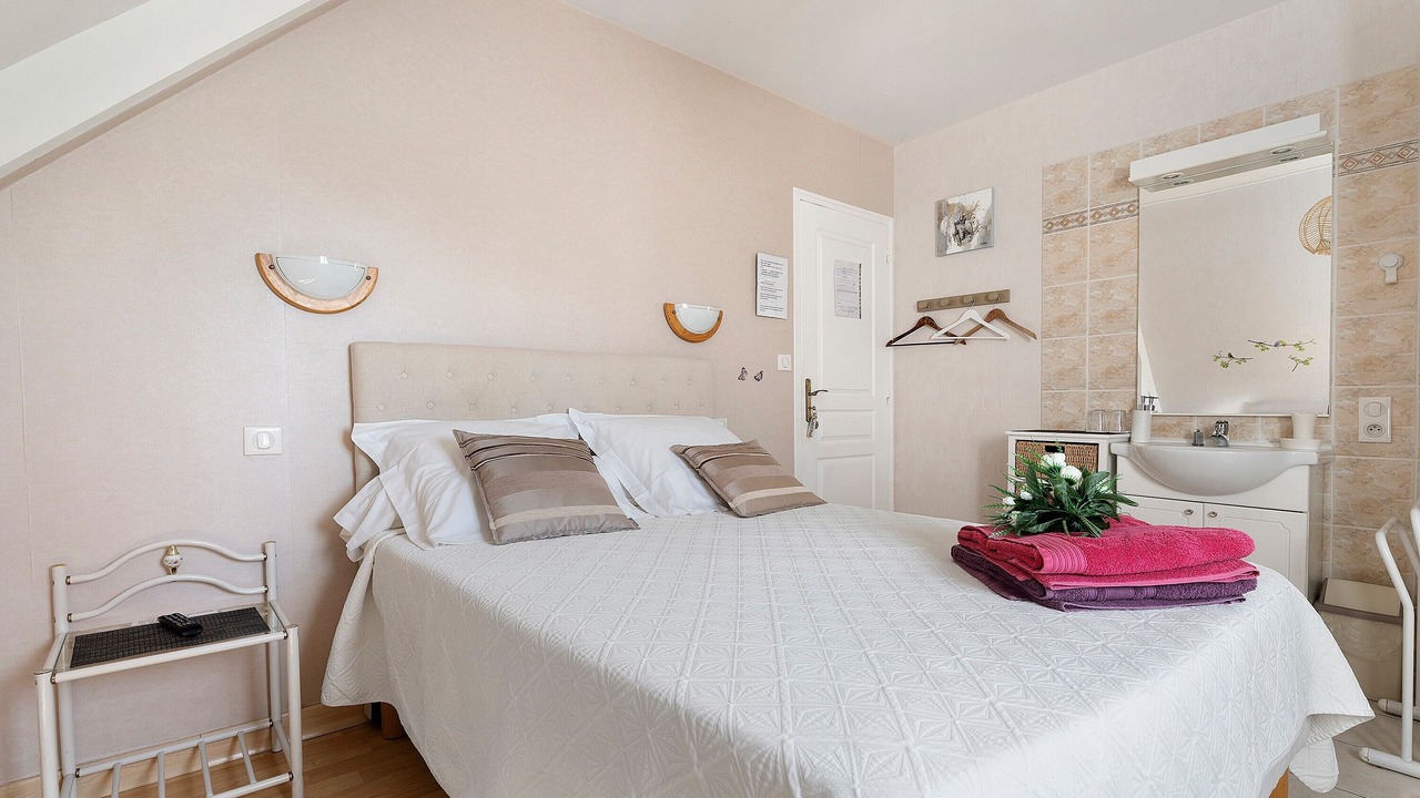 Photo of Bedroom in Saint-Meloir-des-Ondes