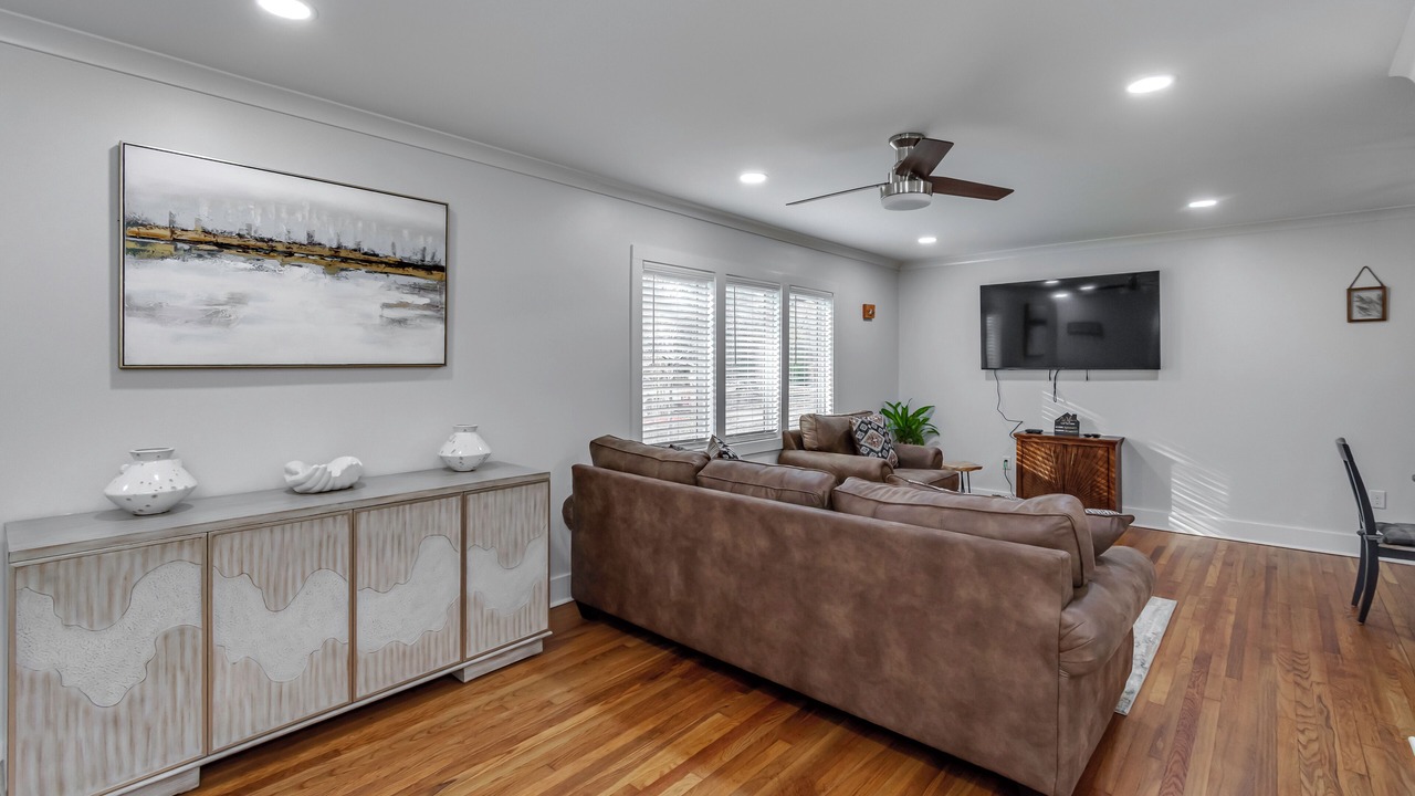 Photo of Livingroom in Tougaloo