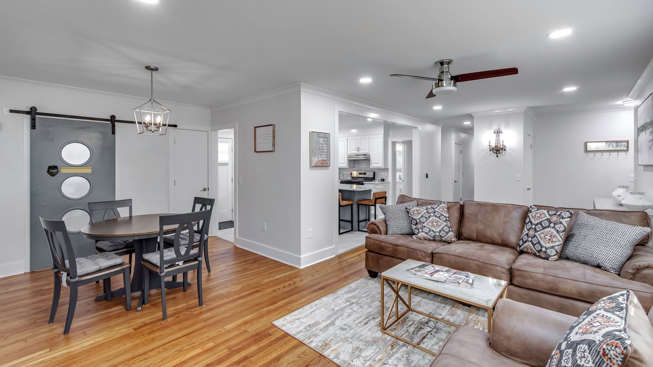 Photo of Livingroom in Tougaloo
