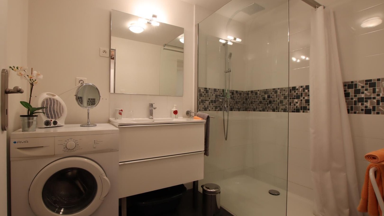 Photo of Bathroom in Monein