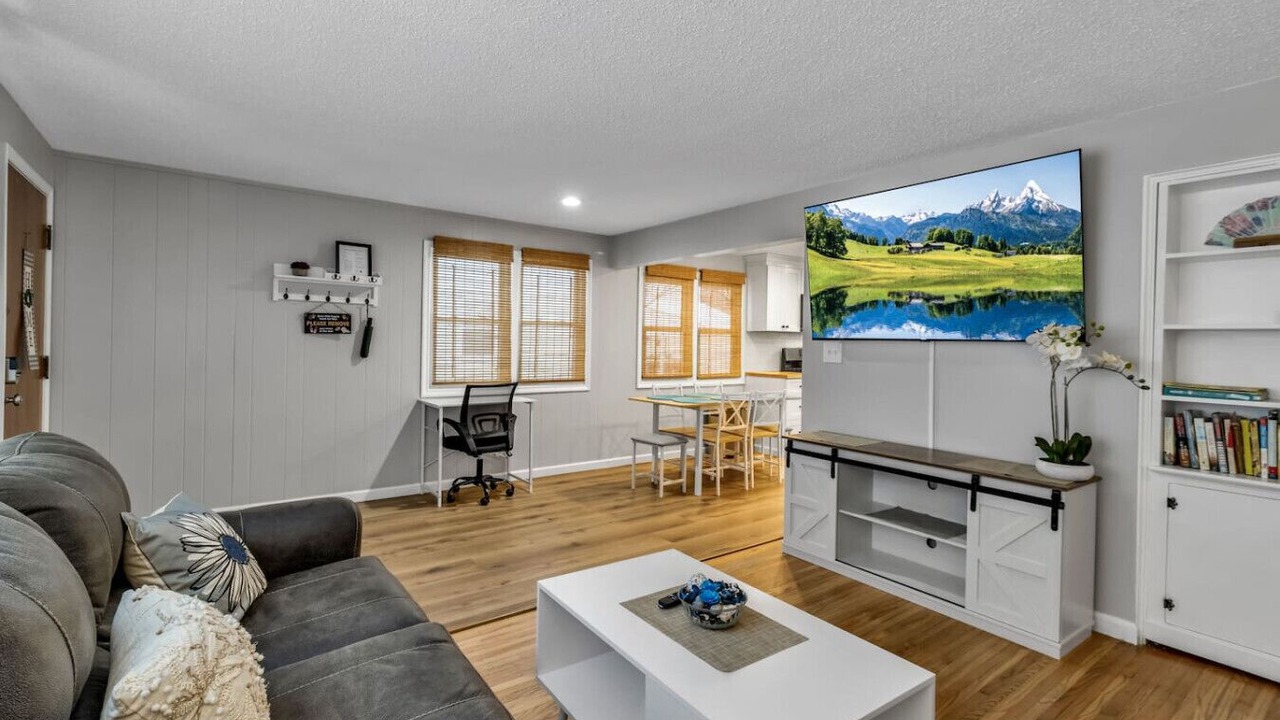 Photo of Livingroom in Amherst