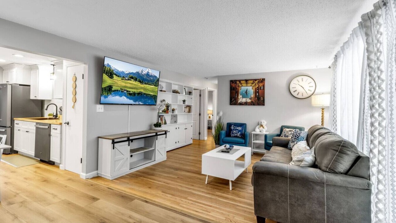 Photo of Livingroom in Amherst