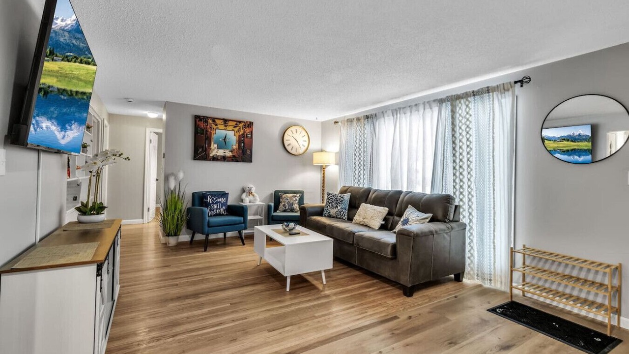 Photo of Livingroom in Amherst