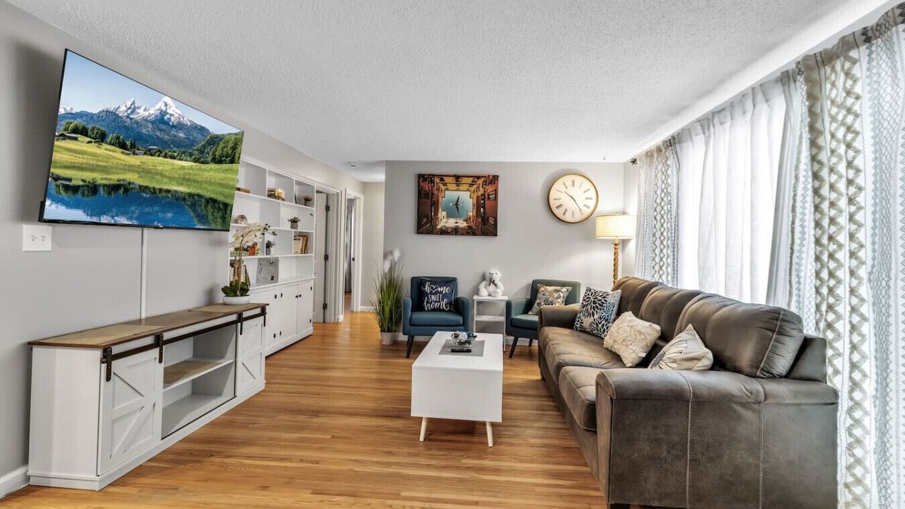 Photo of Livingroom in Amherst
