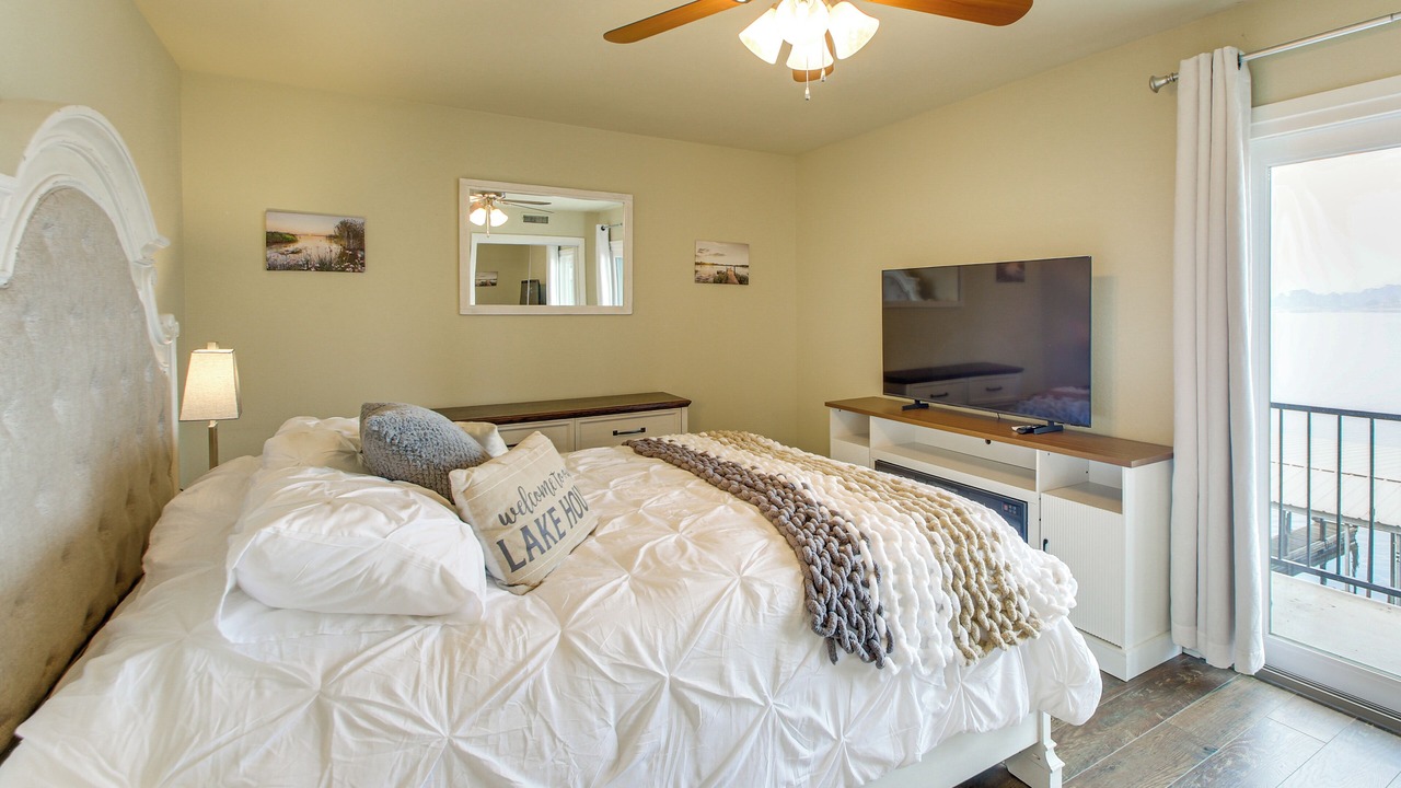 Photo of Bedroom in Lake Hamilton