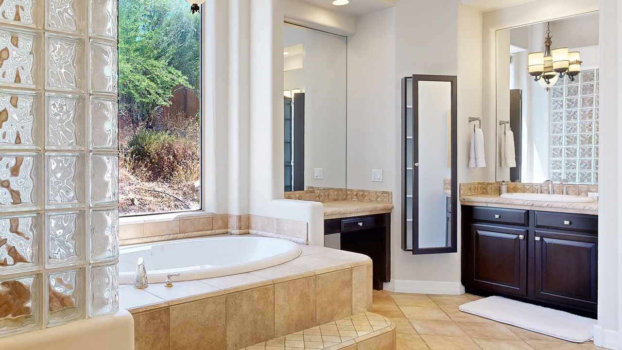 Photo of Bathroom in Black Mountain Shadows
