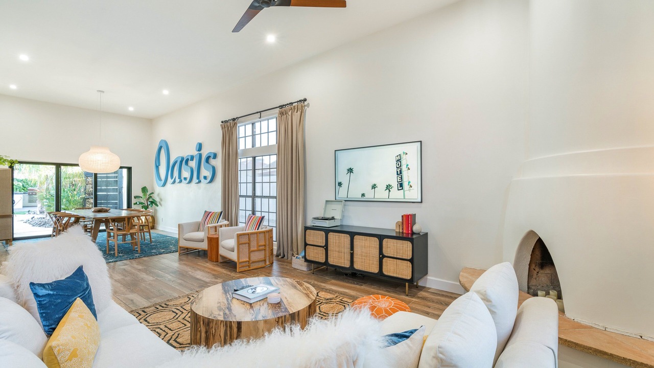 Photo of Livingroom in Continental Foothills