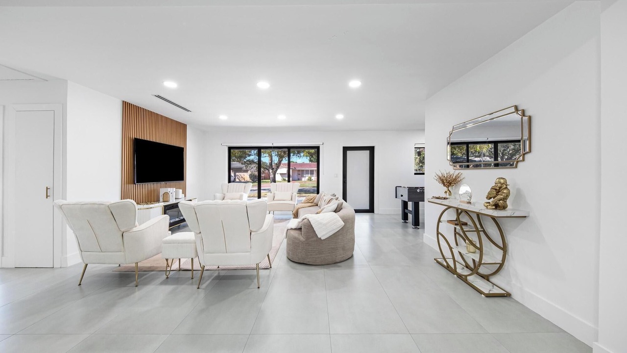 Photo of Livingroom in Hollywood Hills