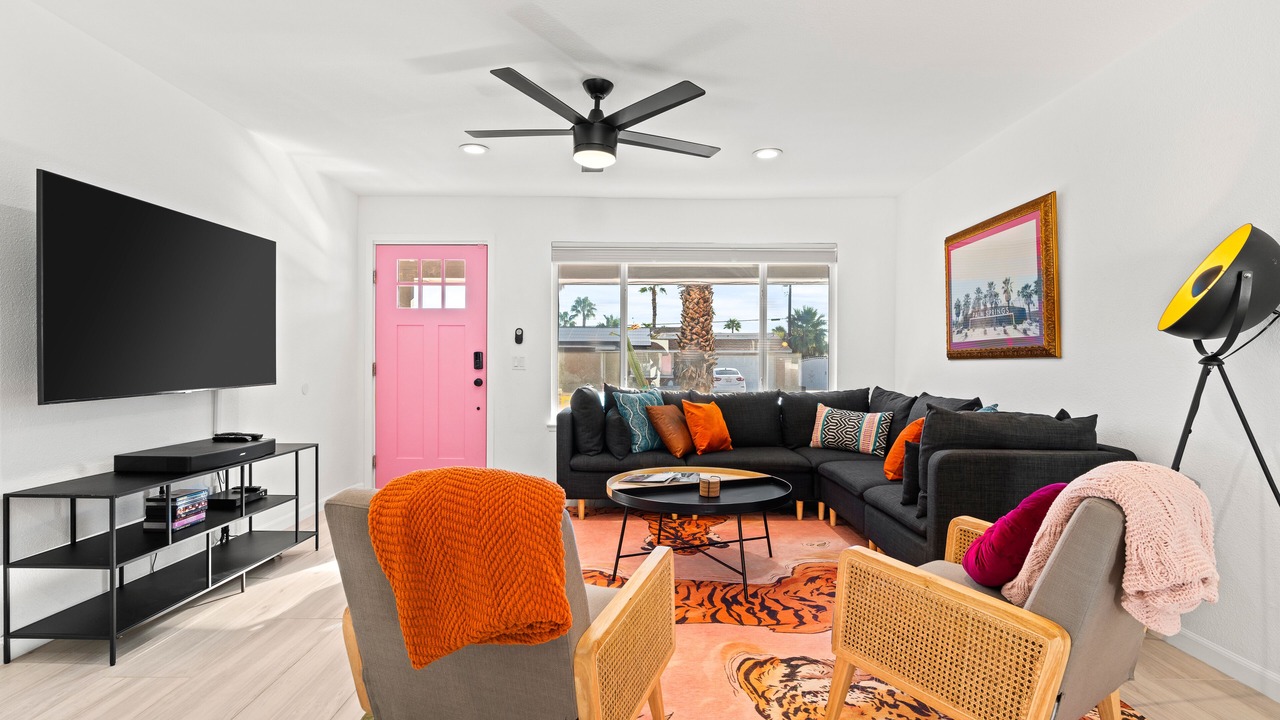 Photo of Livingroom in Desert Park Estates