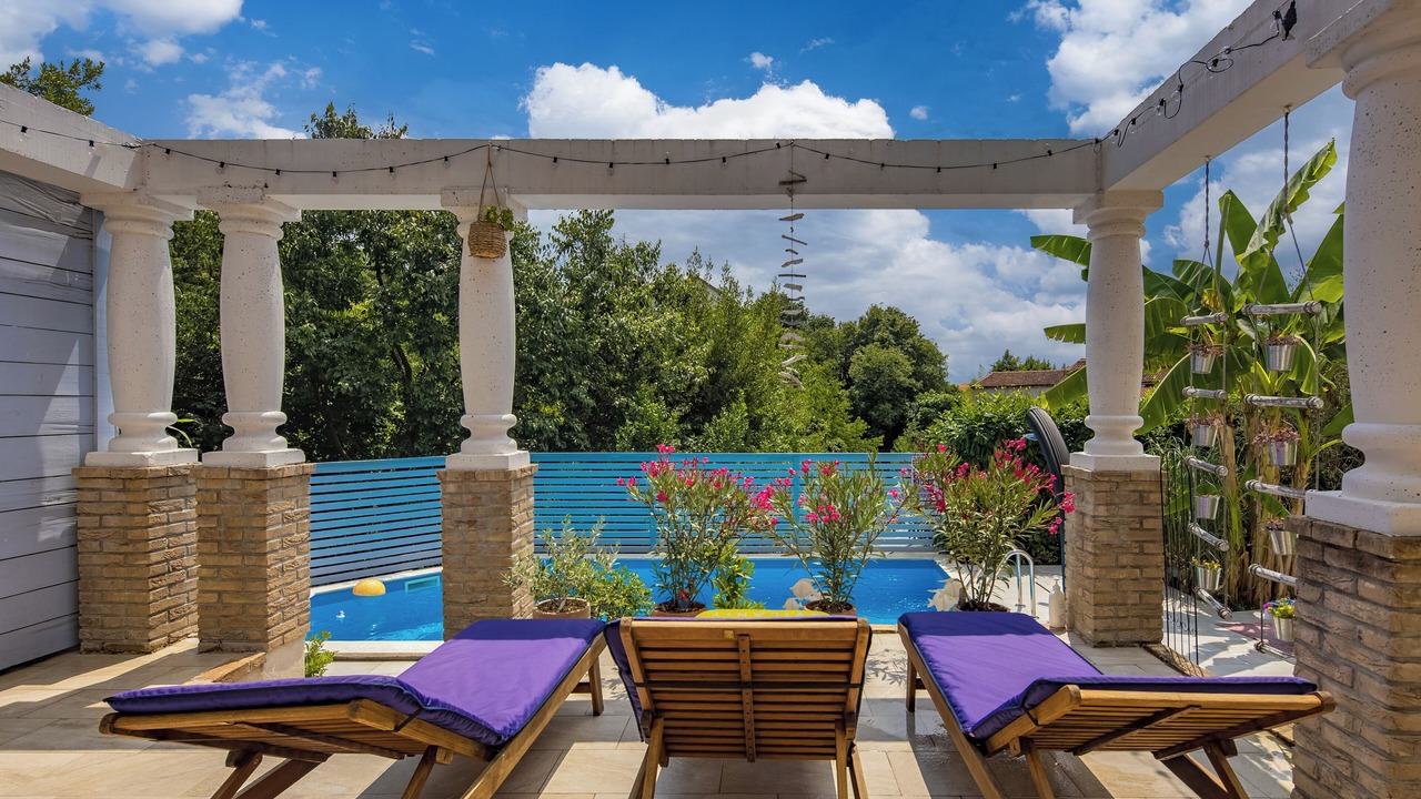 Photo of Outdoor in Rubesi