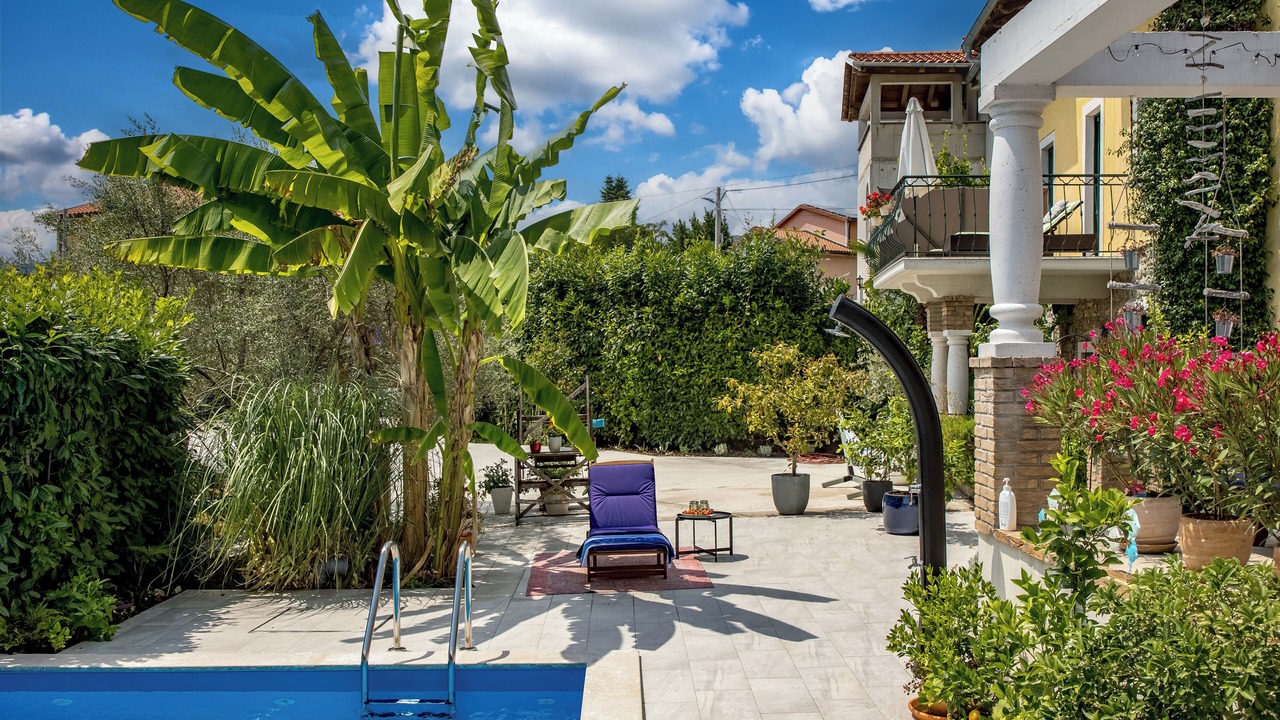 Photo of Outdoor in Rubesi