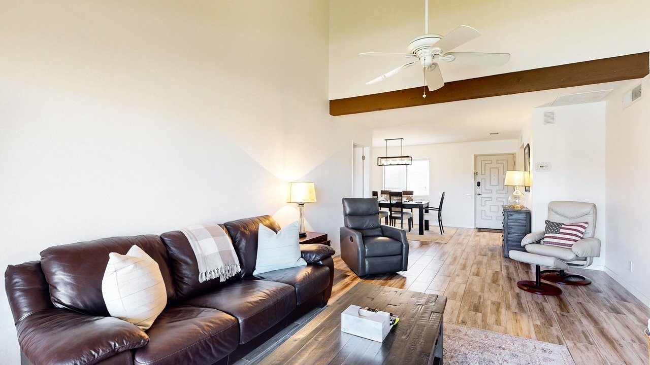 Photo of Livingroom in Canyon Corridor